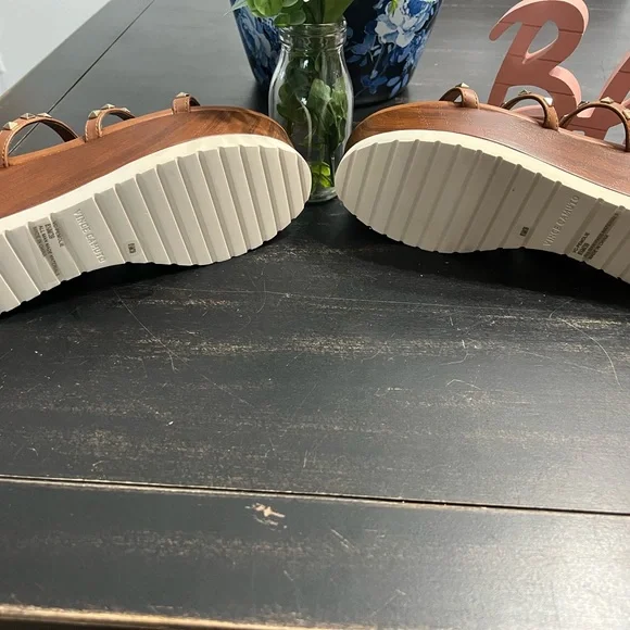 Vince Camuto Sandals NWOT Size 8.5 - Picture 3 of 4